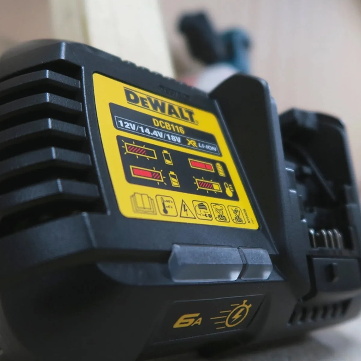 Dewalt DCB116 18V / 54V XR Flexvolt Fast Battery Charger