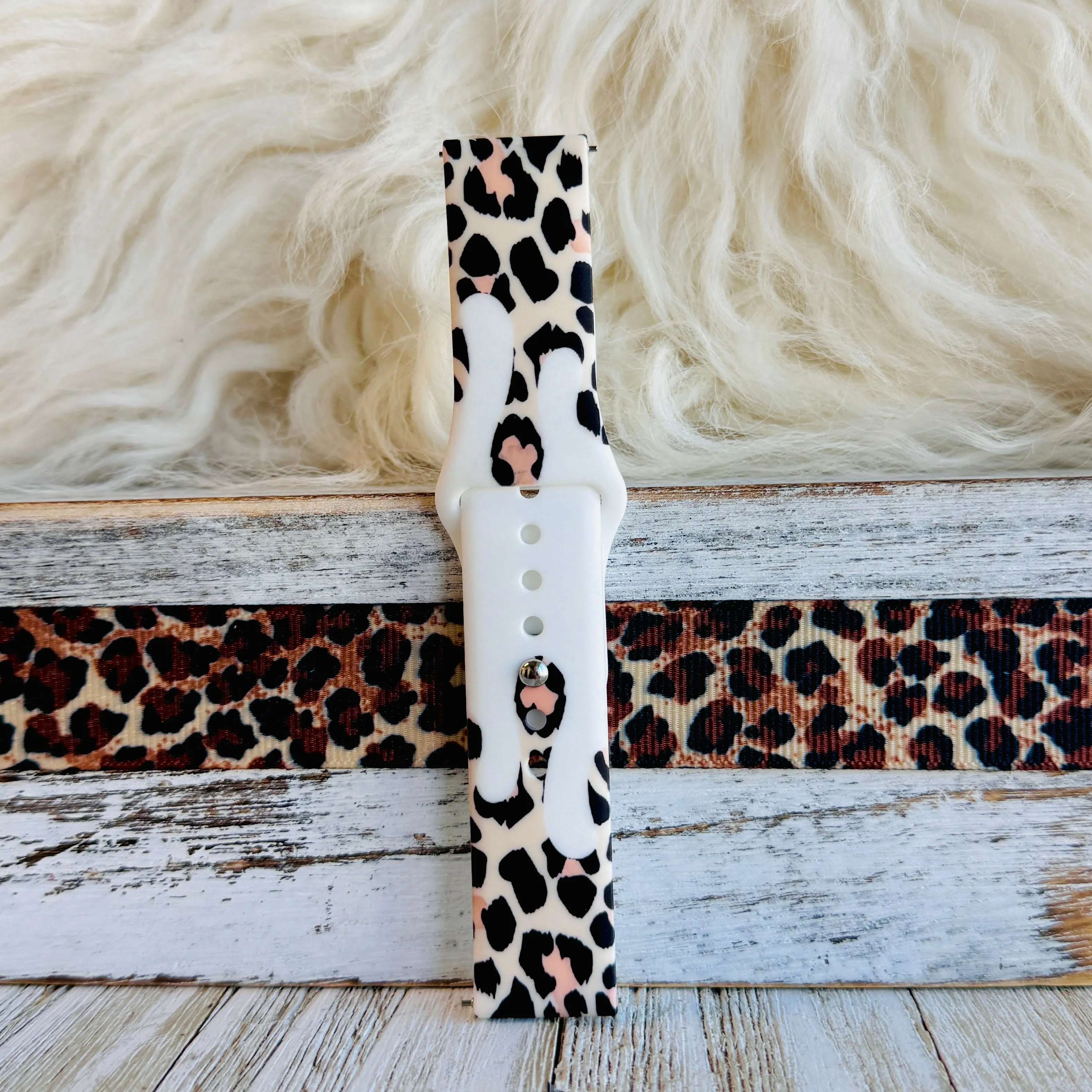 Leopard Drip White Print Silicone Band For Fitbit Versa 1/2