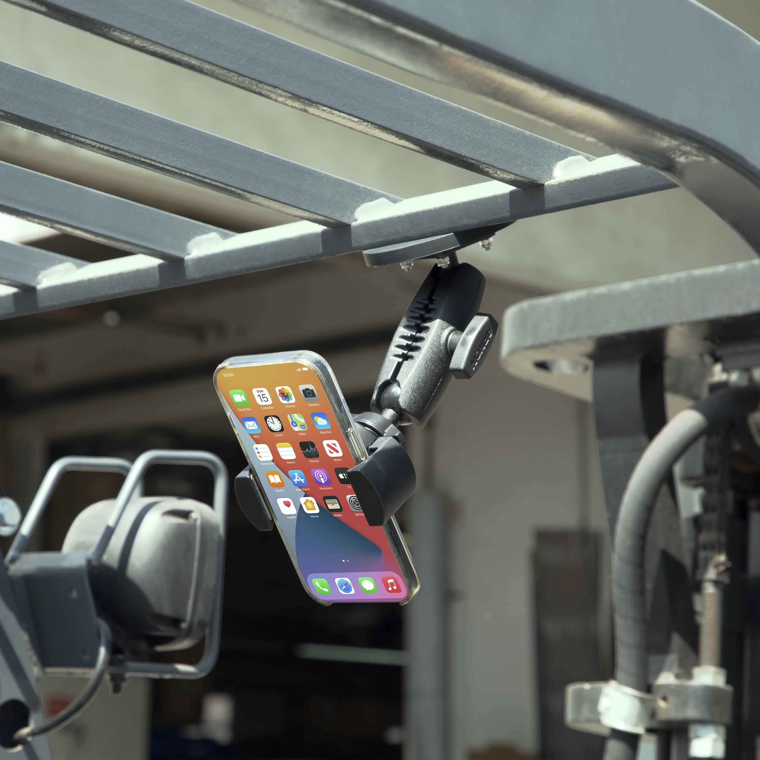 RoadVise® XL Phone and Midsize Tablet Magnetic Mount